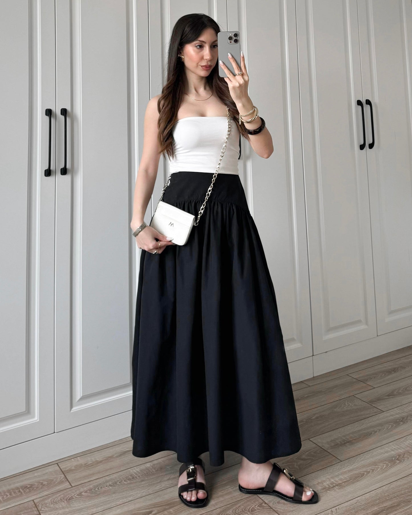 Black High Waist Gathered Maxi Skirt | تنورة طويلة باللون الاسود بخصر عالي وكسرات ناعمة