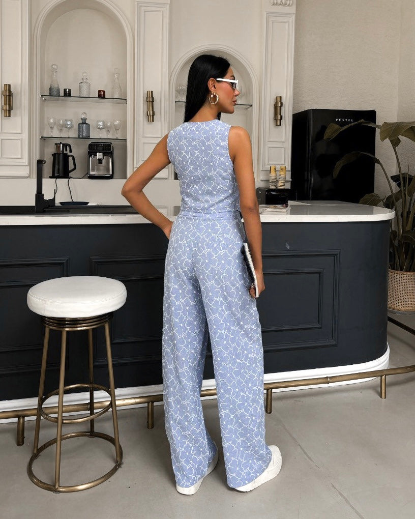 Blue Floral Vest Suit | طقم أنيق بلون أزرق فاتح بنقشة ورود بيضاء