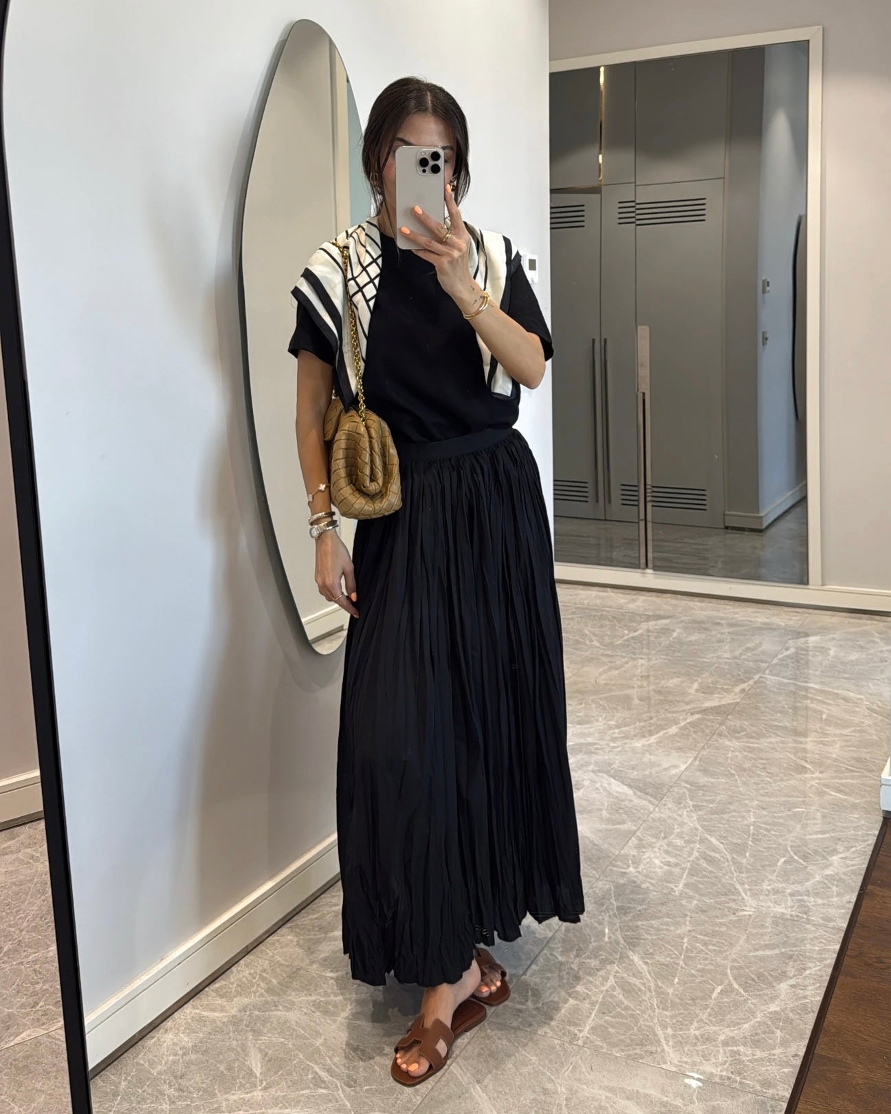 Crinkled Maxi Skirt in Black | تنورة ماكسي مجعدة باللون الأسود