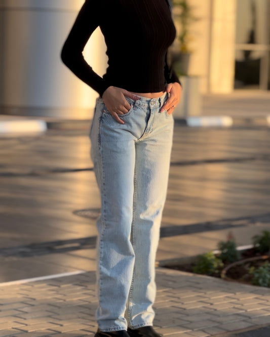 Light Wash Low Waist Denim Jeans | جينز بخصر منخفض بلون فاتح