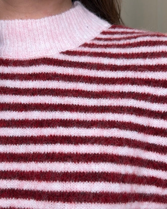 Burgundy & Blush Pink Striped Relaxed-Fit Mock Neck Knit Top | بلوزة مخططة خمري وزهري فاتح بقصة واسعة وياقة عالية
