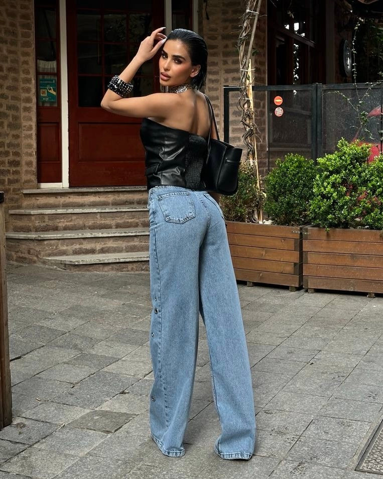 Studded Eyelet Wide-Leg Jeans | جينز واسع مع رينغات معدنية