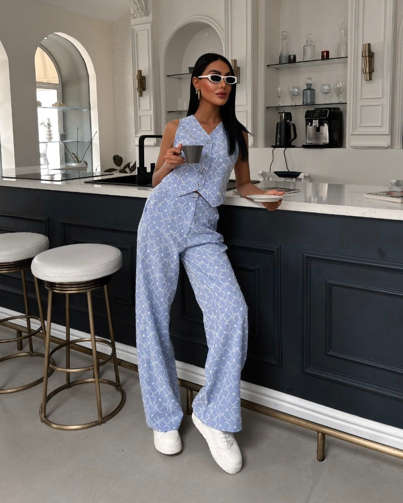 Blue Floral Vest Suit | طقم أنيق بلون أزرق فاتح بنقشة ورود بيضاء