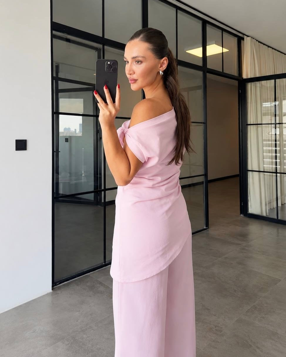 Baby Pink One Shoulder Draped Top and Wide Leg Pants Set | طقم زهري بارد بكتف واحد مع توب ملفوف وبنطلون واسع