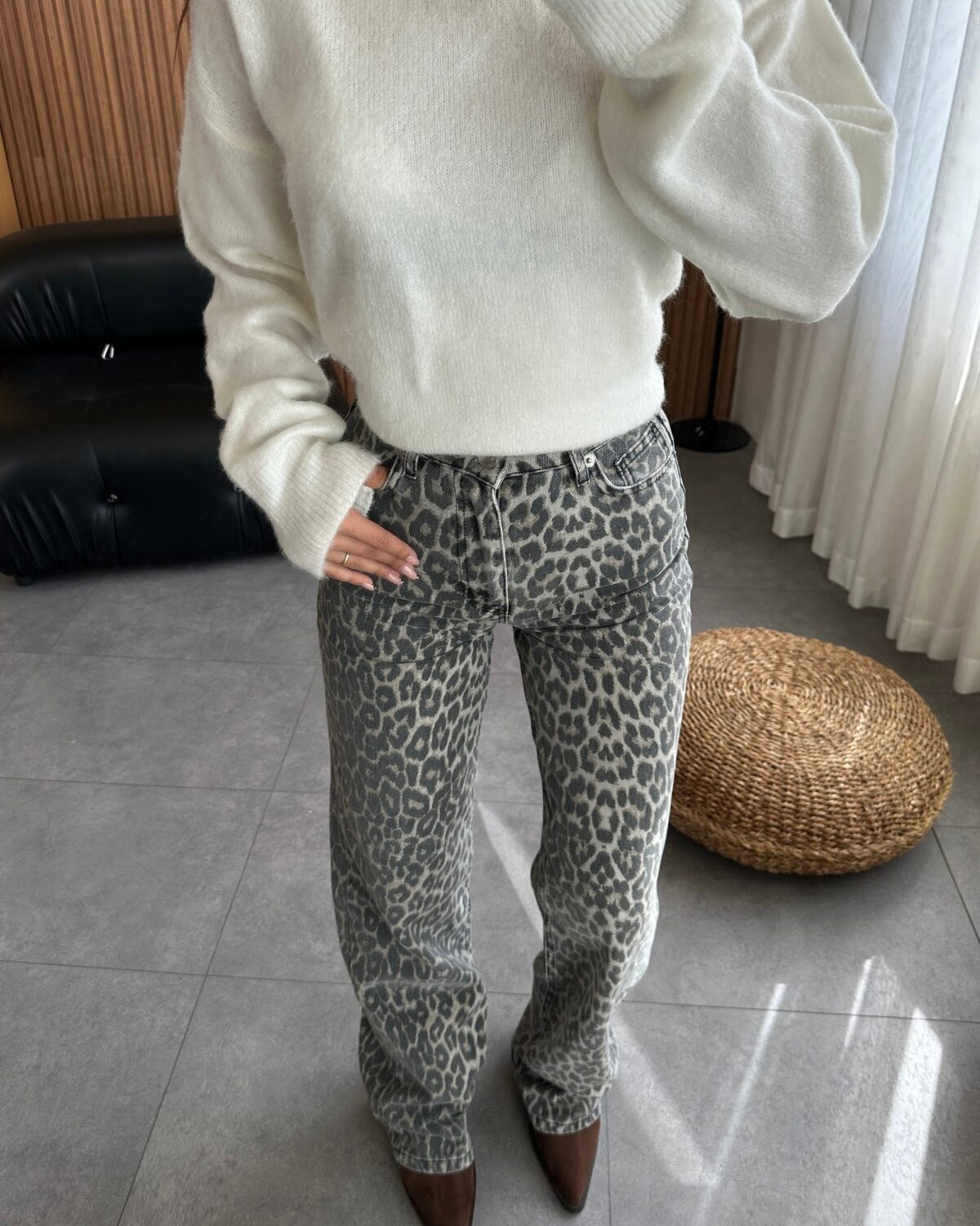 Cool Toned High Waisted Leopard Jeans | جينز بخصر عالٍ بنقشة الفهد بدرجات باردة
