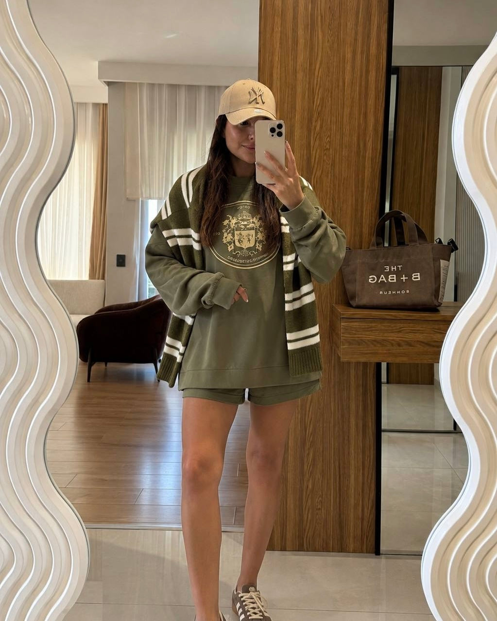 Oversized Olive Green Graphic Sweatshirt | سويت شيرت زيتوني أوفر سايز بطبعة جرافيك