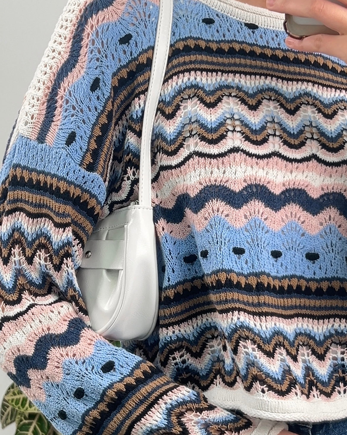 بلوزة محبوكة بالوان هادئة