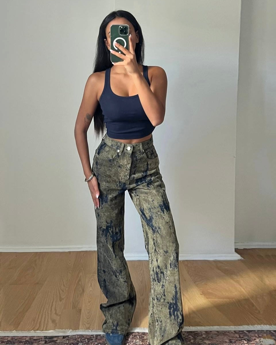 High-Waisted Olive Velvet Straight-Leg Pants with Abstract Wash | بنطلون مخمل زيتي بخصر عالي وقصة مستقيمة بنقشة كاحتة
