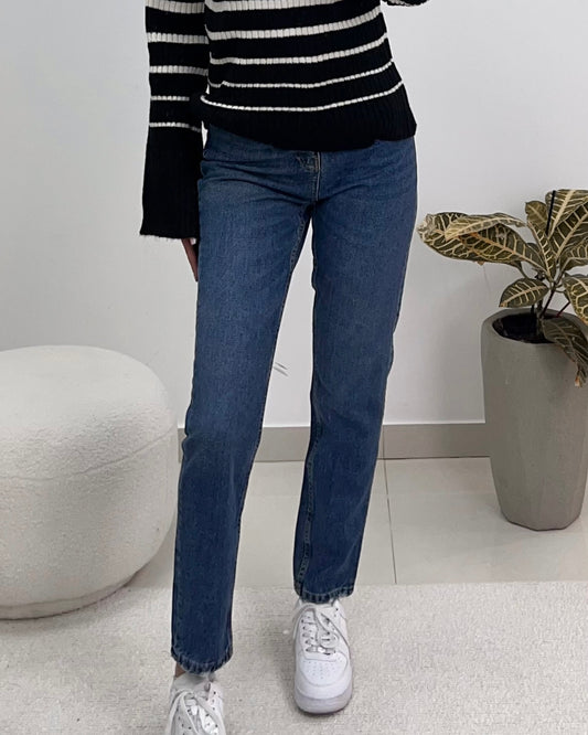 High-Waisted Slim Straight Jeans | جينز خصر عالي بقصة مستقيمة ضيّقة
