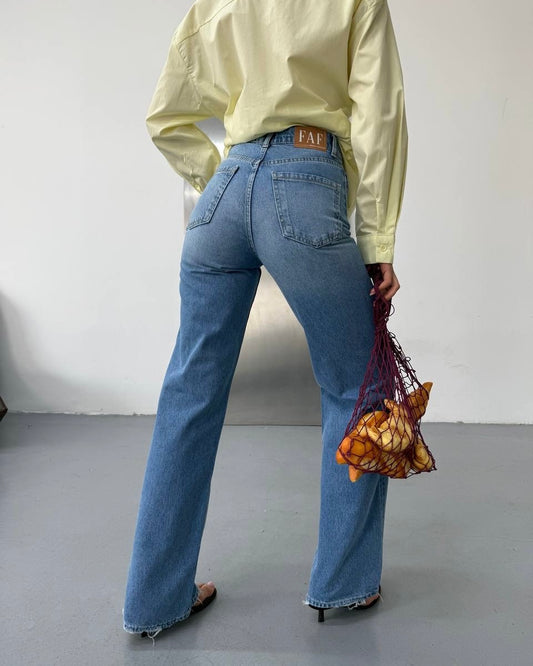 Classic Blue Toned Straight Leg High-Waisted Jeans | بنطال جينز أزرق كلاسيكي بقصّة مستقيمة وخصرٍ عالٍ