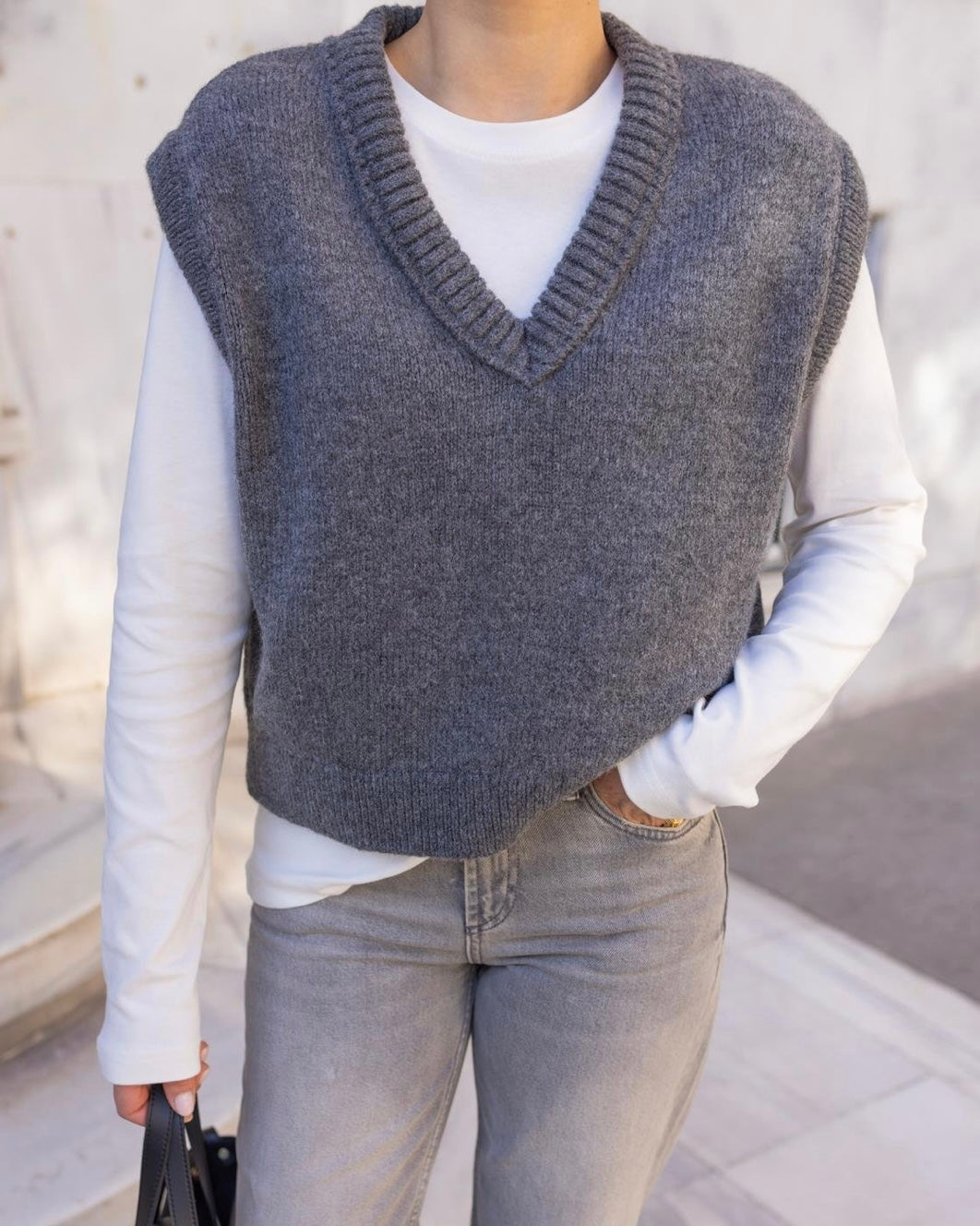 אפוד סוודר סרוג אפור