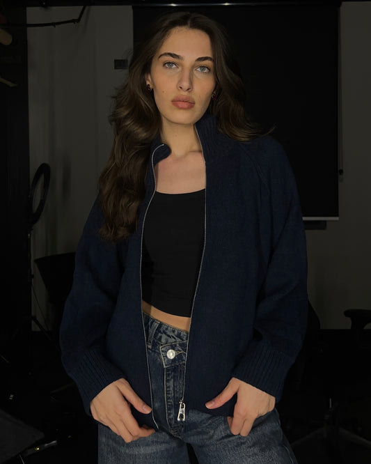 Navy Wool-Blend Zip-Up Cardigan with High Ribbed Collar | كارديغان صوف بسحاب بلون كحلي مع ياقة عالية مضلعة