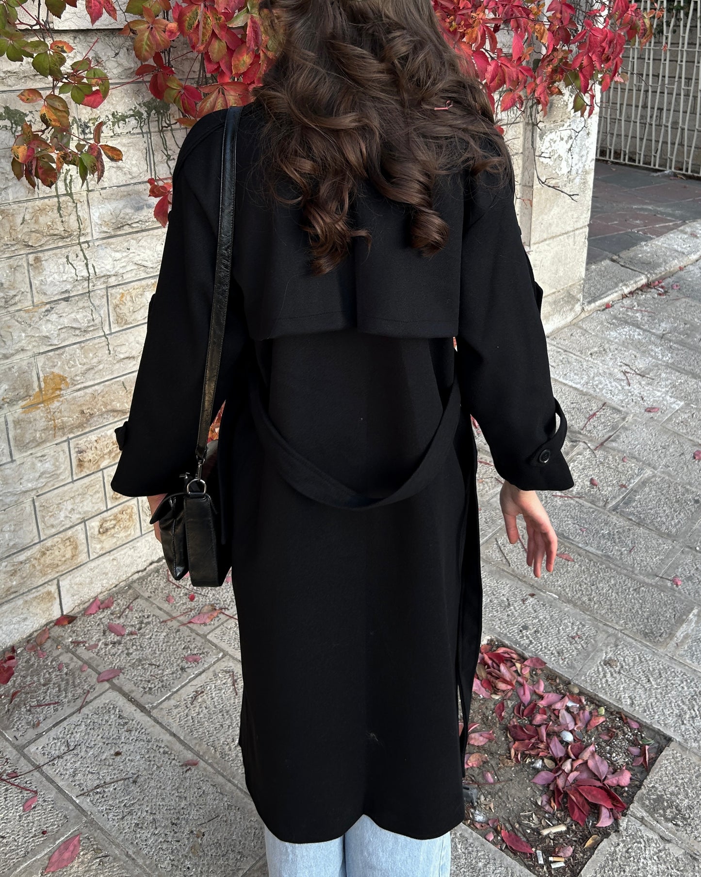 Black Wool Blend Coat | معطف صوف بخليط عالي الجودة
