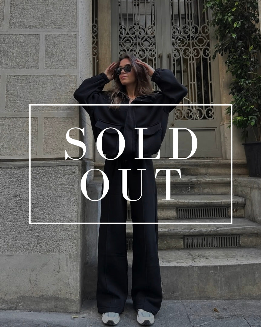 Minimalist Black Tracksuit With Front Pockets