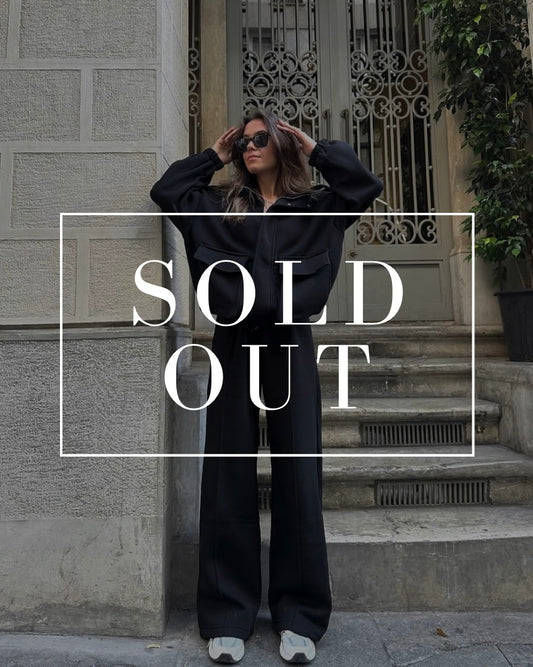 Minimalist Black Tracksuit With Front Pockets