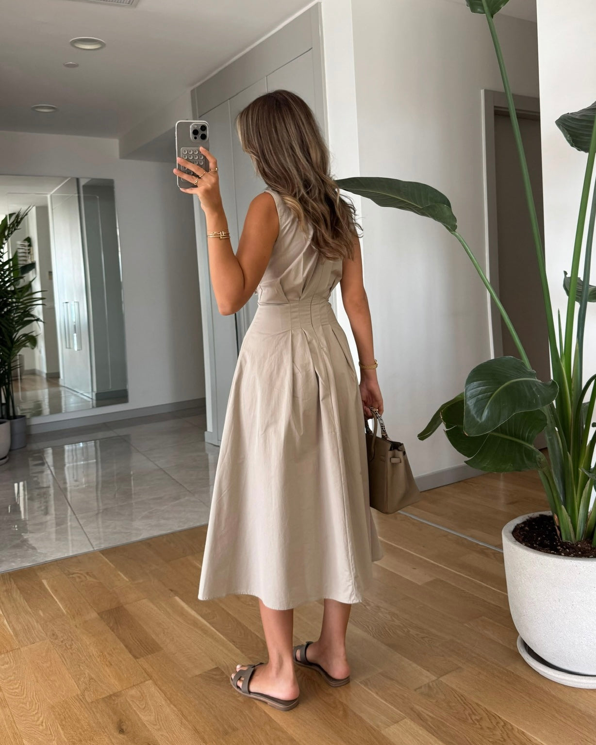 Beige Pleated Sleeveless Dress | فستان بيج بثنيات بدون أكمام