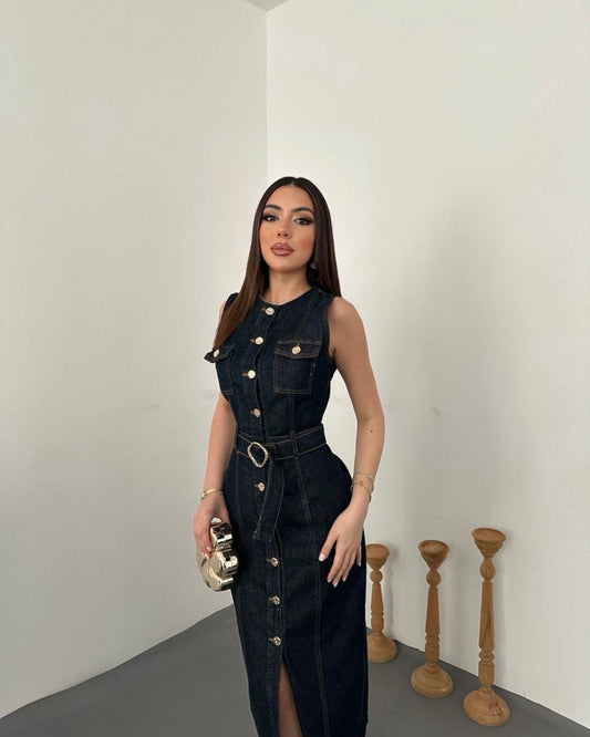 Tailored Fit Denim Dress with Front Button Detailing | فستان جينز بقصة محكمة وحزام يبرز الخصر