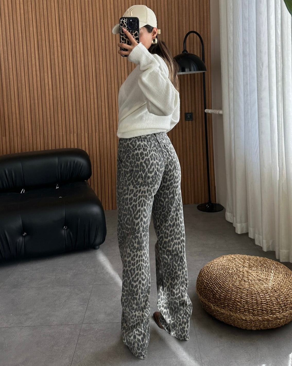 Cool Toned High Waisted Leopard Jeans | جينز بخصر عالٍ بنقشة الفهد بدرجات باردة