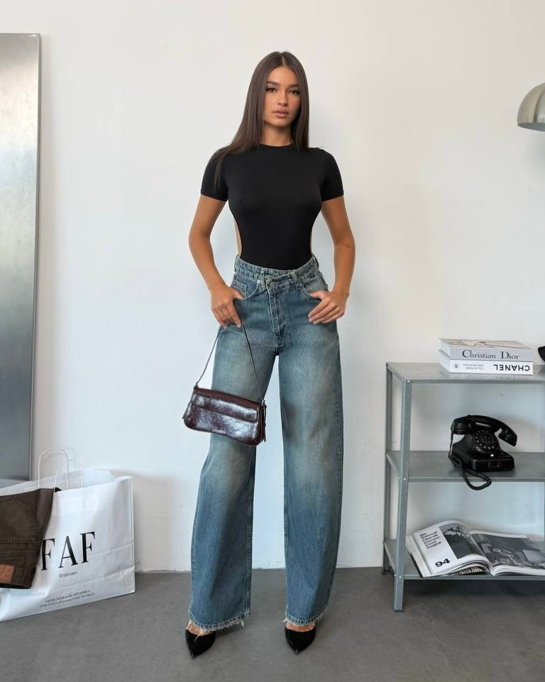 Asymmetrical Beige High-Rise Denim Jeans | جينز دنيم بيج بخصرٍ عالٍ بتصميم غير متماثل