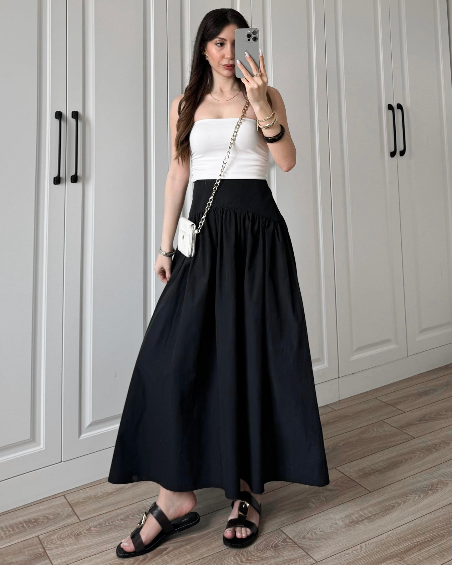 Black High Waist Gathered Maxi Skirt | تنورة طويلة باللون الاسود بخصر عالي وكسرات ناعمة