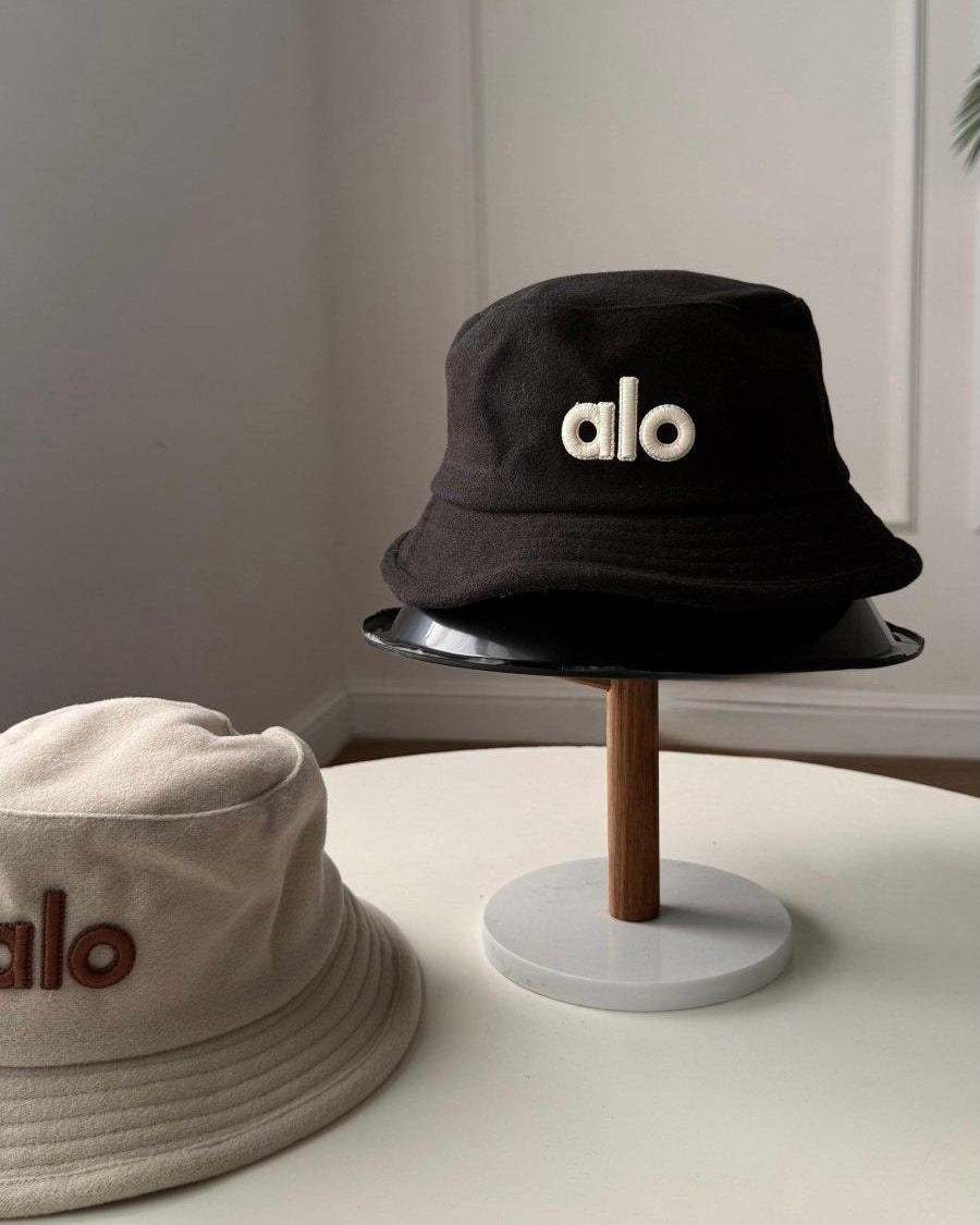 طاقيه شتوي alo باللون البيج