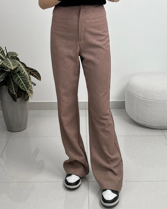 Chestnut Wide-Leg Trousers | بنطلون واسع الساق بلون نود