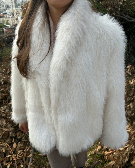 Creamy White Faux Fur Oversized Jacket | جاكيت فرو واسع باللون الكريمي
