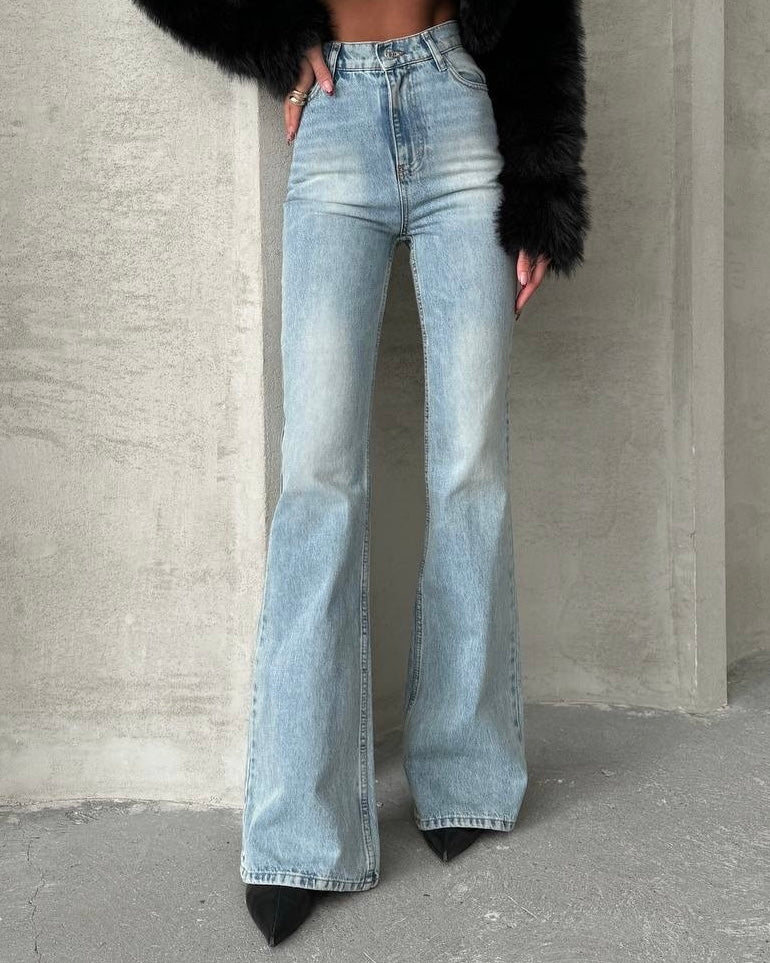 High Waisted Light Wash Charleston Flare Jeans | جينز شارليستون فاتح بخصر عالٍ