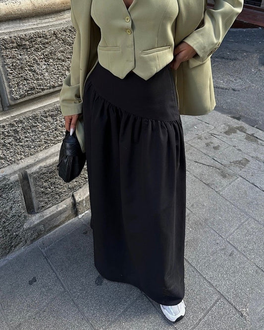 Pleated Maxi Skirt | تنورة سوداء بطيات ناعمة