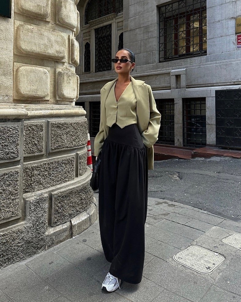 Pleated Maxi Skirt | تنورة سوداء بطيات ناعمة