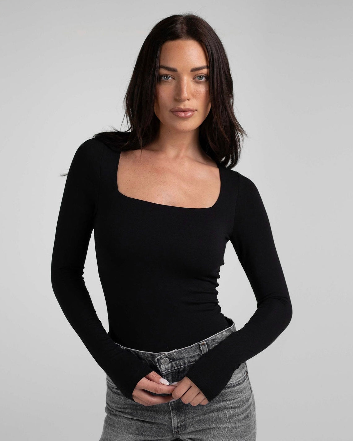 Black Square-Neck Fitted Top | توب ضيق بلون الاسود بياقة مربعة