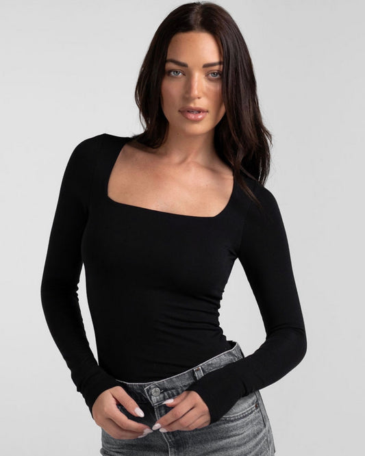 Black Square-Neck Fitted Top | توب ضيق بلون الاسود بياقة مربعة