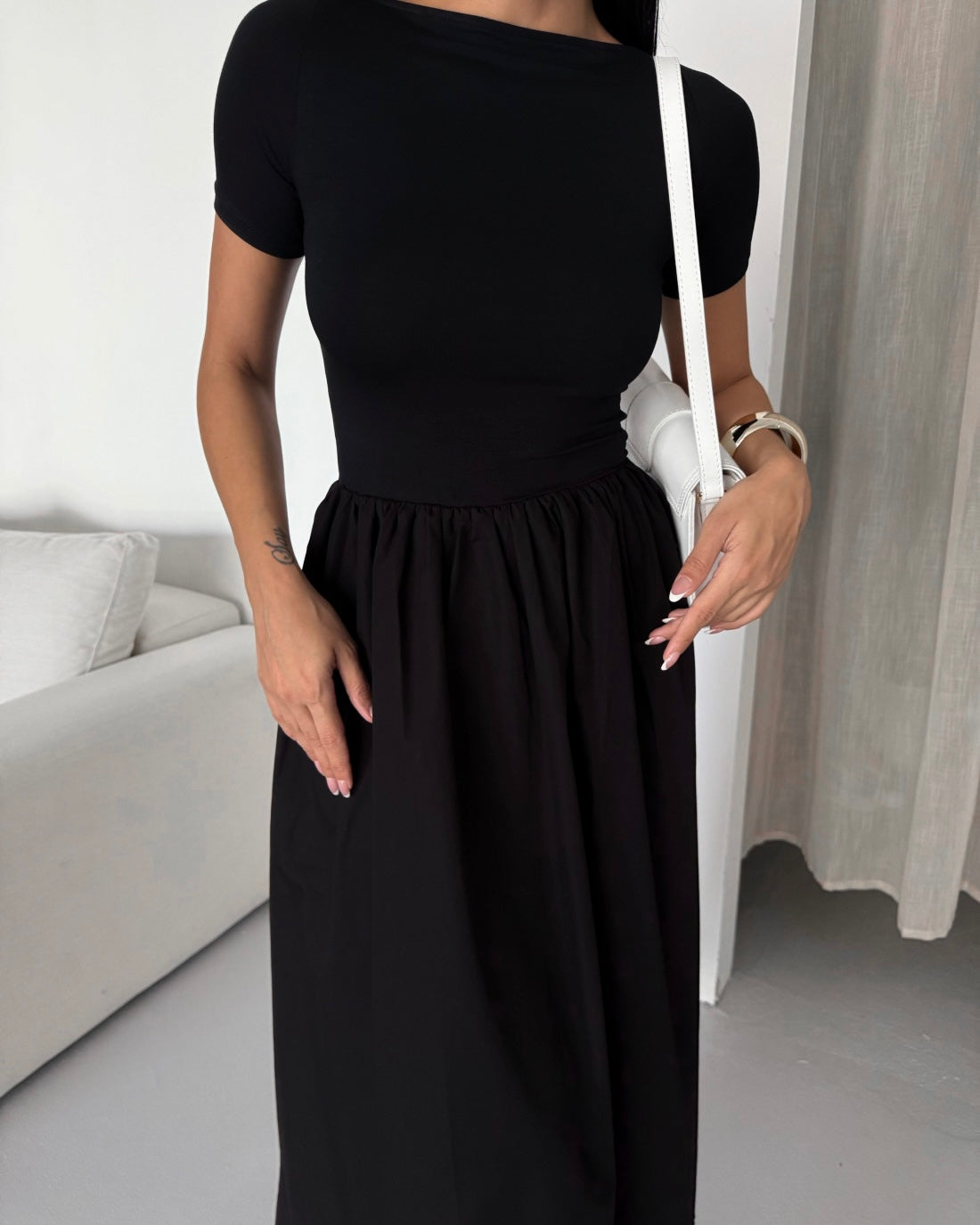 Elegant Black Midi Dress | فستان ميدي أنيق باللون الأسود