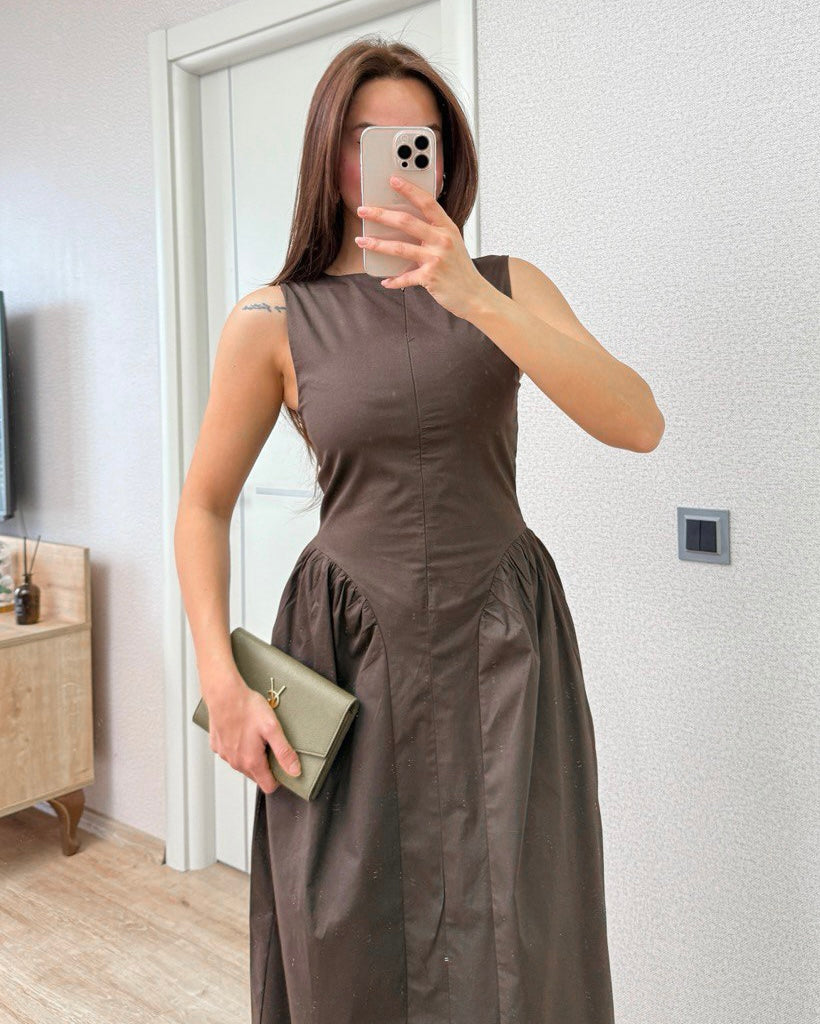 Sleeveless Mocha Structured Maxi Dress | فستان ماكسي بدون أكمام بلون الموكا بتصميم أنيق