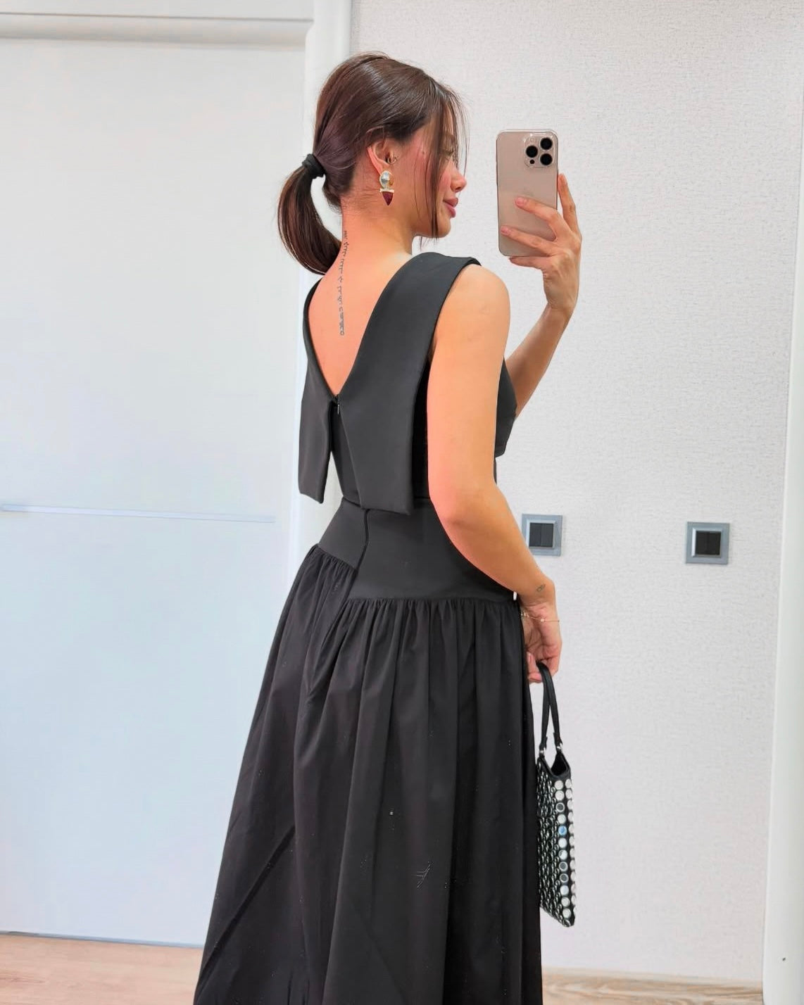 Chic Black Dress With Structured Back Design | فستان أسود شيك بقصة مميزة من الخلف