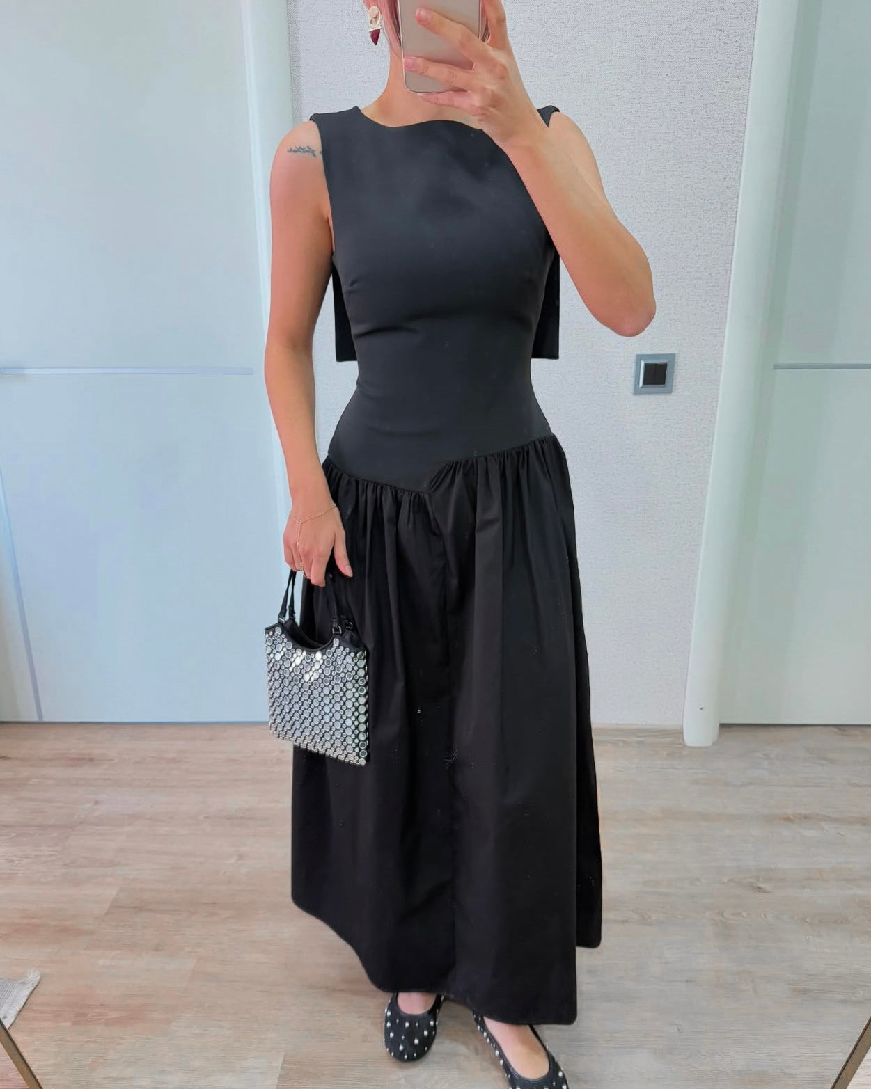 Chic Black Dress With Structured Back Design | فستان أسود شيك بقصة مميزة من الخلف