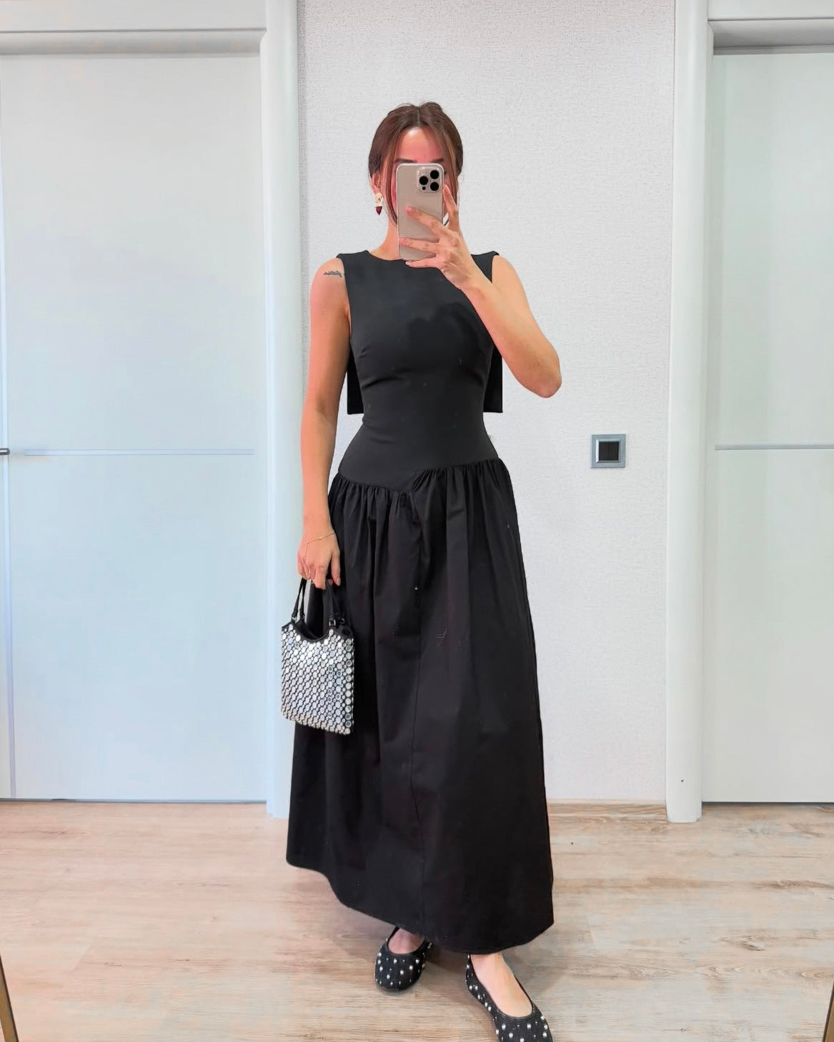 Chic Black Dress With Structured Back Design | فستان أسود شيك بقصة مميزة من الخلف