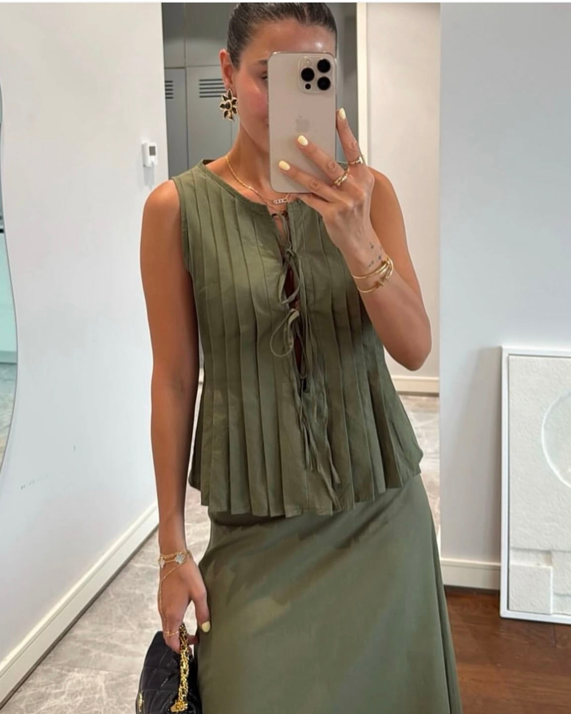 Sleeveless Olive Green Set With Pleated Top & a Flowy Skirt | طقم من توب بكسرات وتنورة واسعة وانسيابية باللون الزيتي