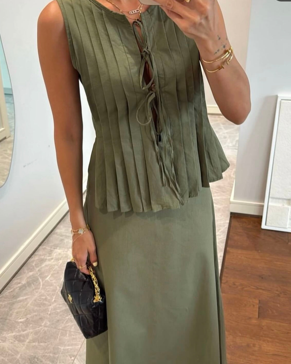 Sleeveless Olive Green Set With Pleated Top & a Flowy Skirt | طقم من توب بكسرات وتنورة واسعة وانسيابية باللون الزيتي