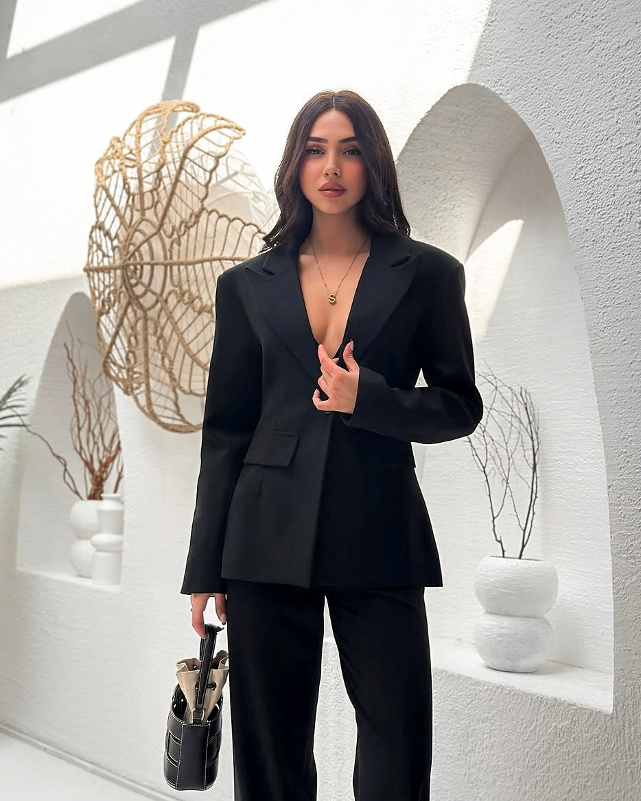 Black Suit with a Waist Defining Cut | بدلة سودا بقصّة تبرز الخصر