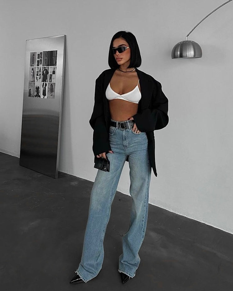 High Rise Straight Leg Jeans Light Wash | جينز بخصر عالٍ وقصّة مستقيمة بلون فاتح