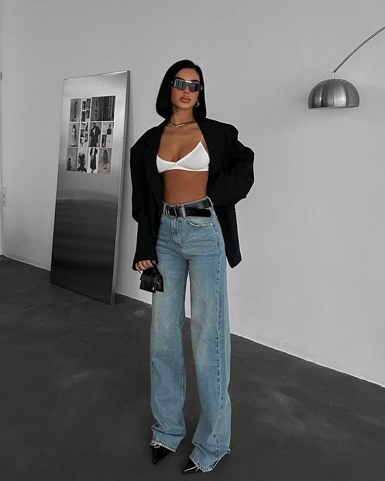High Rise Straight Leg Jeans Light Wash | جينز بخصر عالٍ وقصّة مستقيمة بلون فاتح
