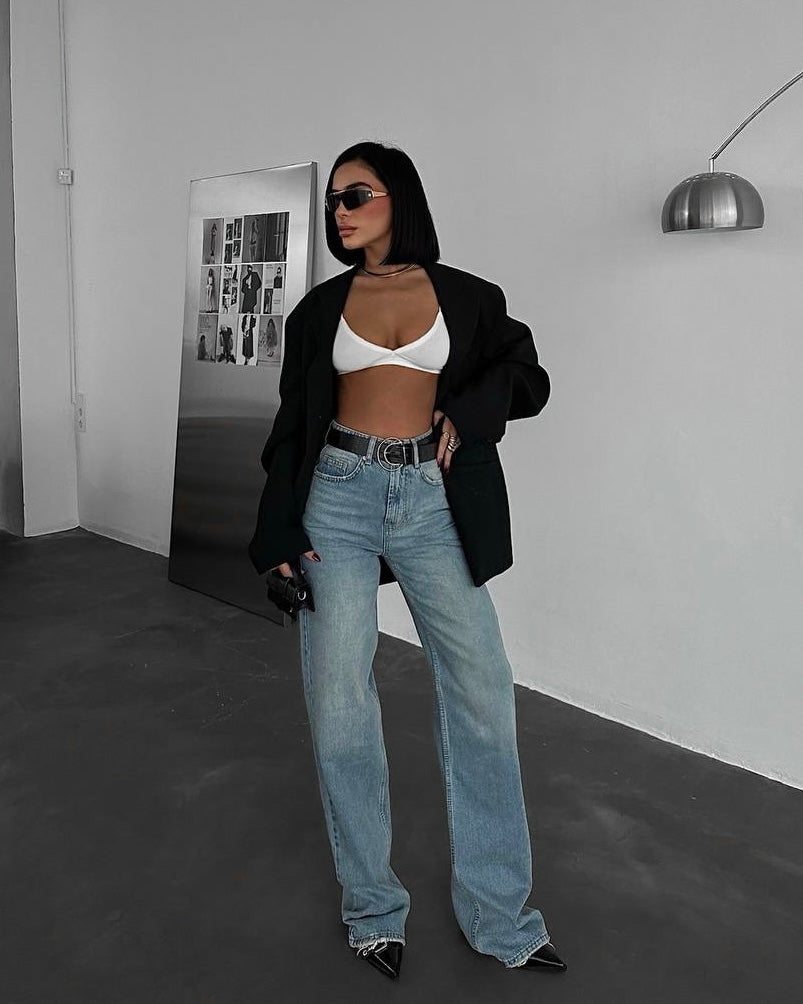 High Rise Straight Leg Jeans Light Wash | جينز بخصر عالٍ وقصّة مستقيمة بلون فاتح