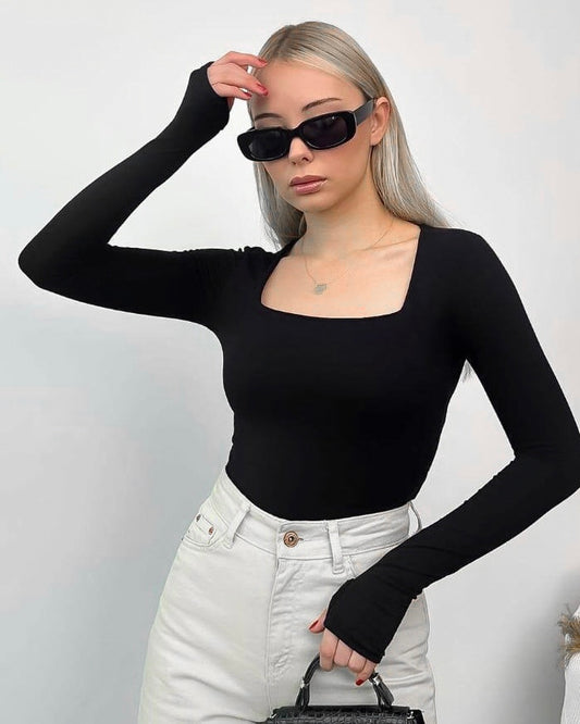 Black Square-Neck Fitted Top | توب ضيق بلون الاسود بياقة مربعة