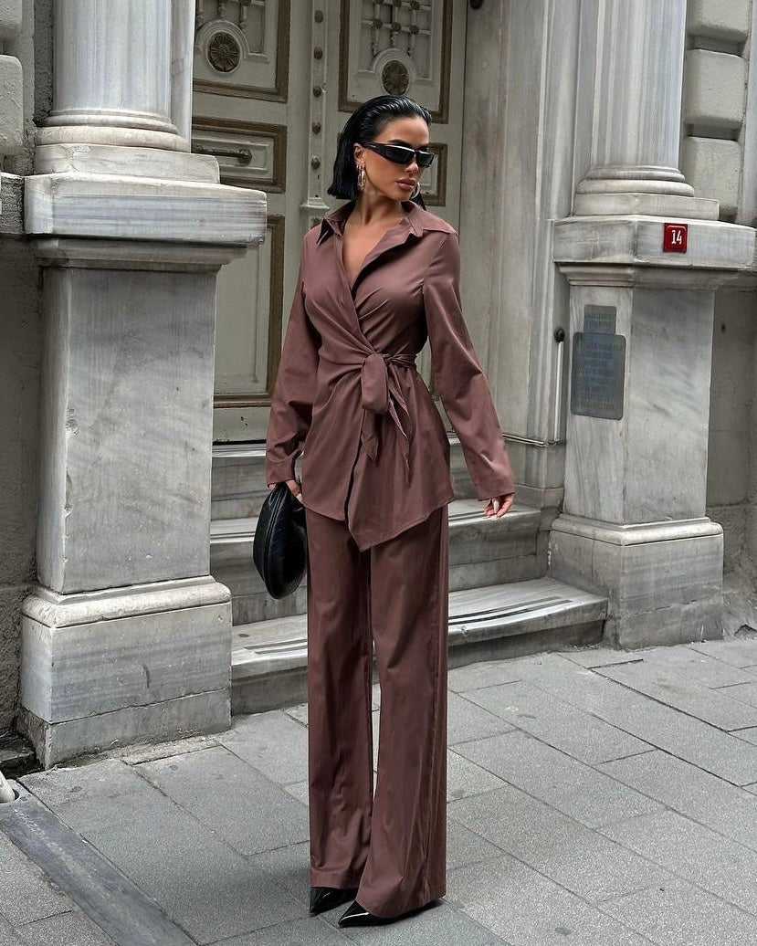 Brown Wrap Blouse and Wide-Leg Pants Set | طقم بلوزة لفّ باللون البني مع بنطال واسع