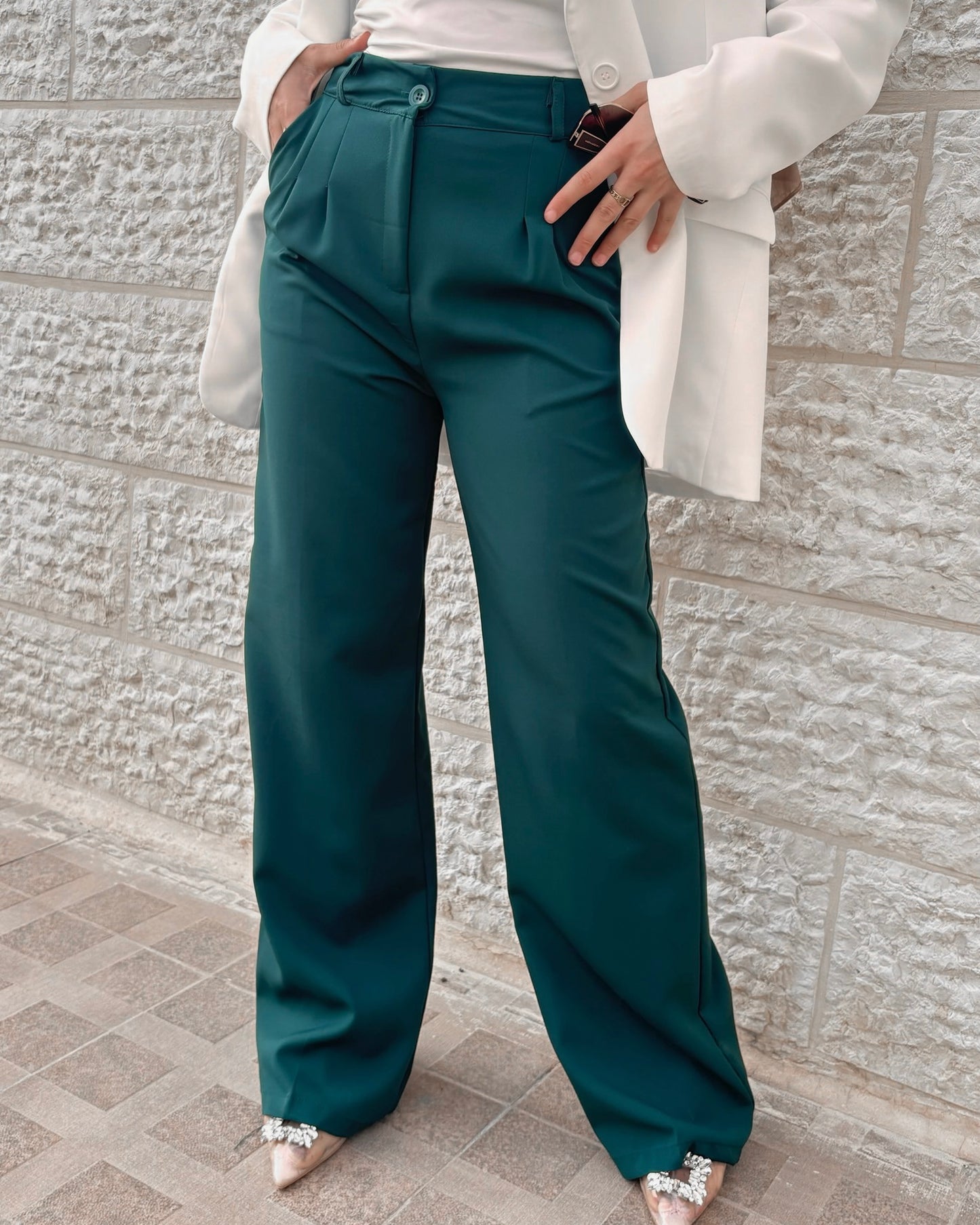 Emerald Green Wide-Leg High-Waist Trousers | بنطلون بخصر عالٍ بلون الاخضر الزمردي