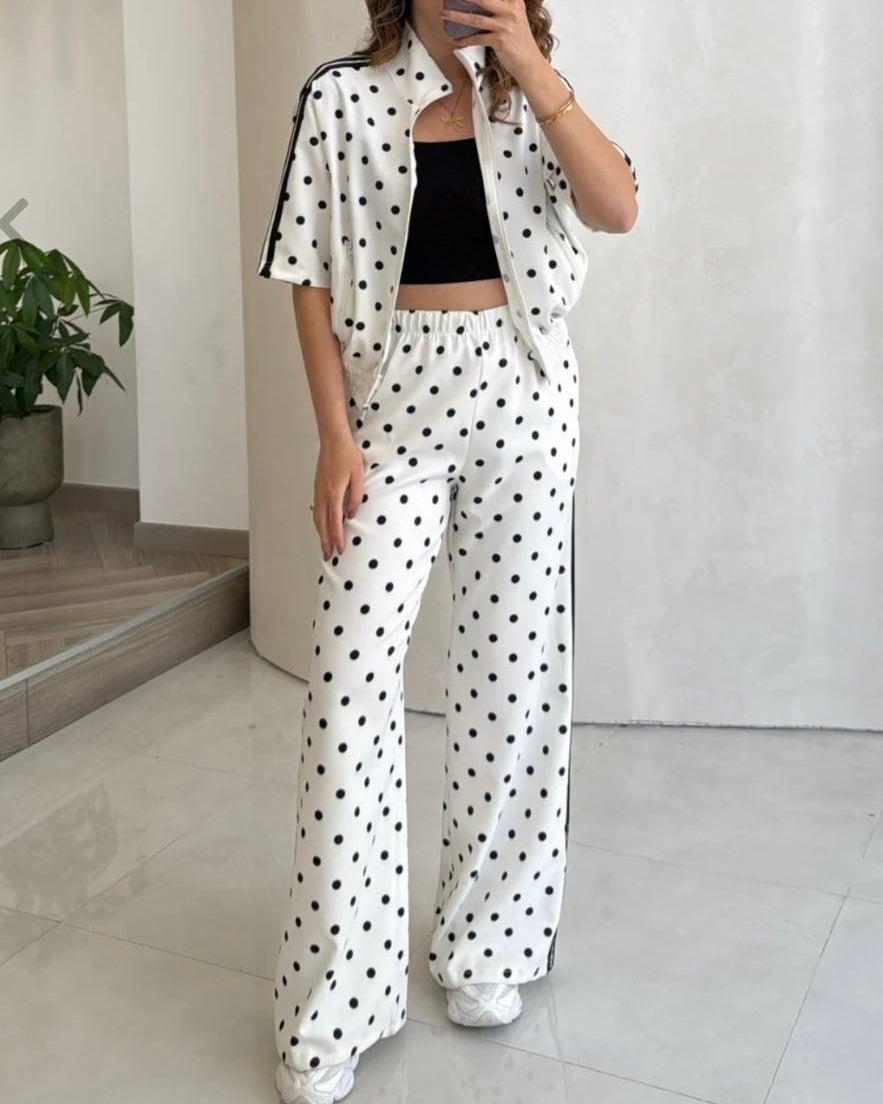 White polka dot tracksuit|    طقم رياضي أبيض منقط