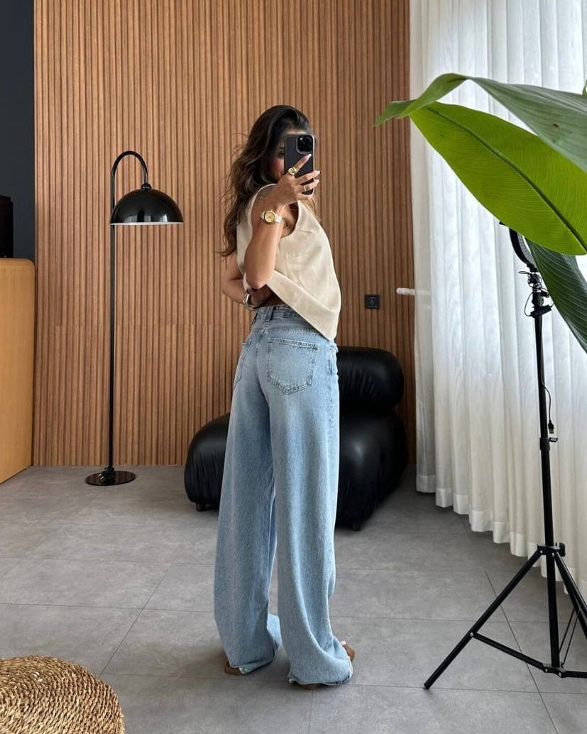 Vintage Light Blue High-Waist Wide Leg Jeans | جينز أزرق فاتح بستايل فينتج بخصر عالٍ  وأرجل واسعة