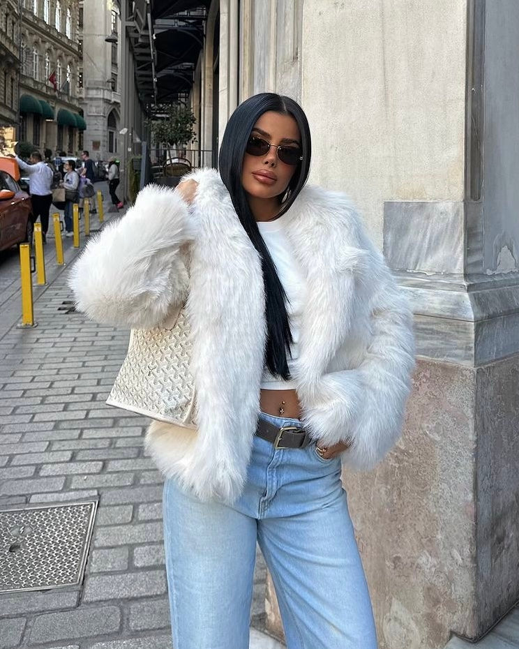 White Faux Fur Oversized Jacket | جاكيت فرو واسع باللون الابيض