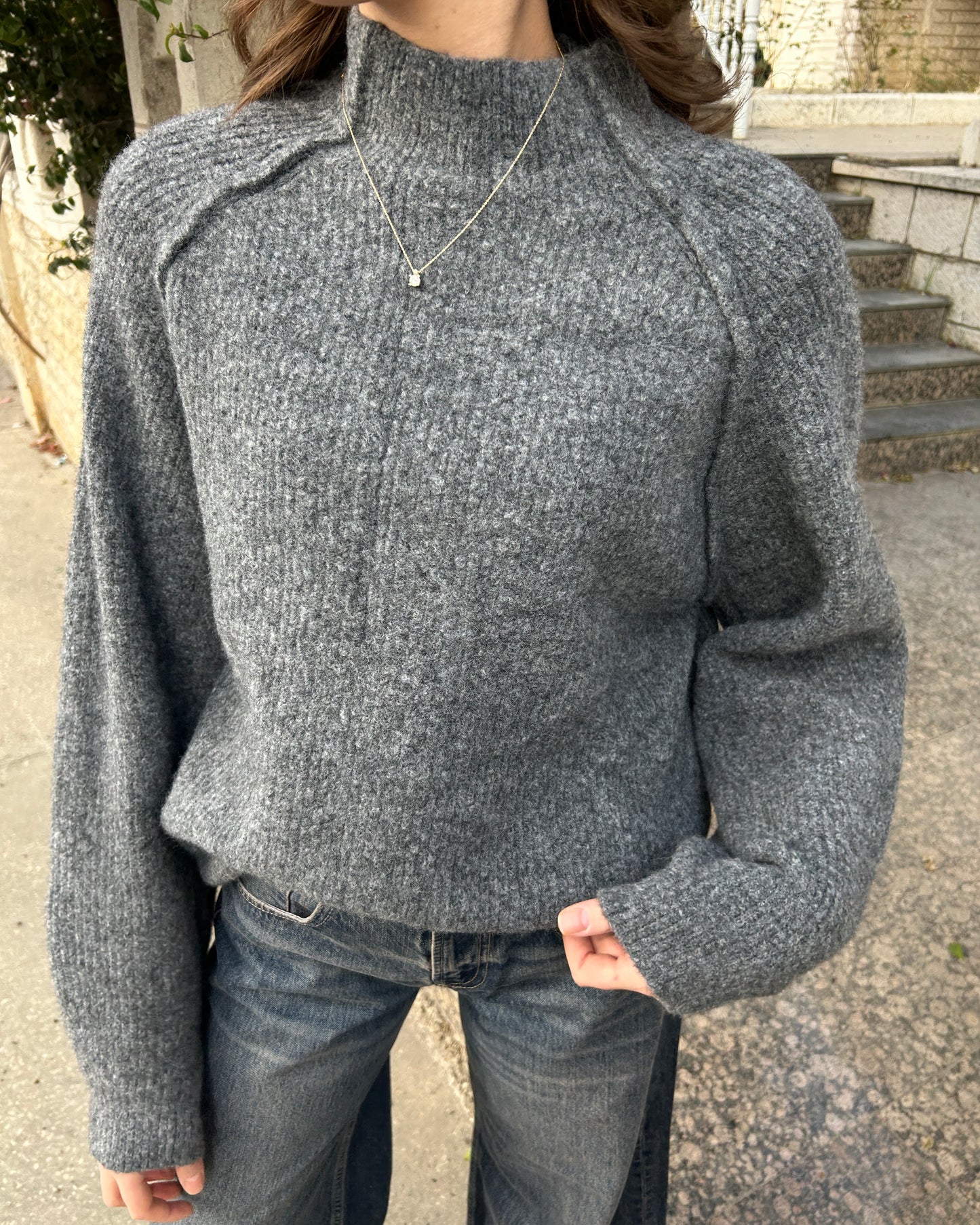 Charcoal Textured Knit Oversized Sweater | بلوزة شاركول محبوكة بنسيج مُحكم وقَصّة واسعة